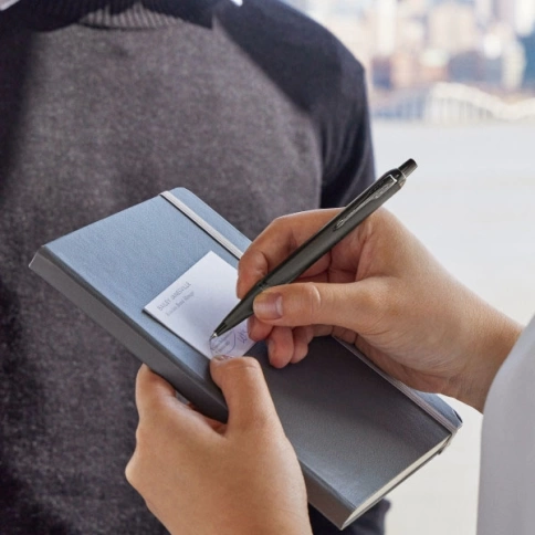 Шариковая ручка Parker IM Monochrome K328 (2172961) Gun Metal M; син. черн.; подар.кор. фото 4