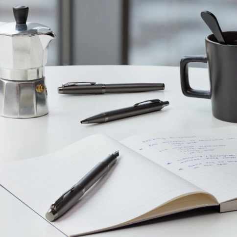 Шариковая ручка Parker IM Monochrome K328 (2172961) Gun Metal M; син. черн.; подар.кор. фото 6